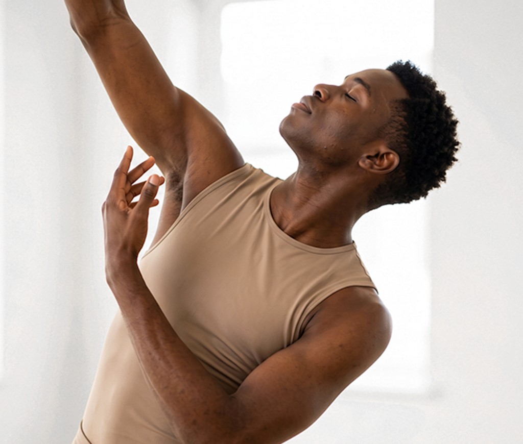 Modern dancer in class